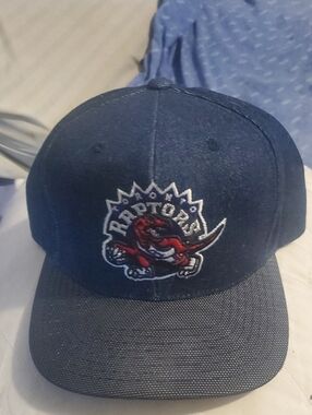 Mitchell & Ness Navy Blue Toronto Raptors Snapback..authentic...🏀